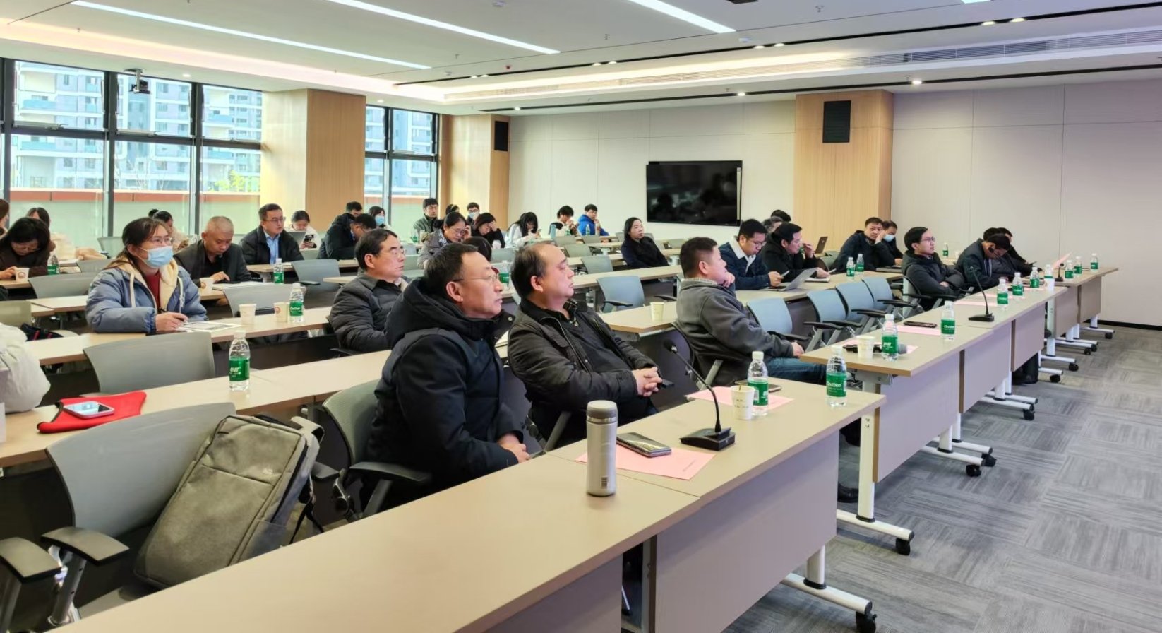 何俊介绍了举行学术交流年会的目的