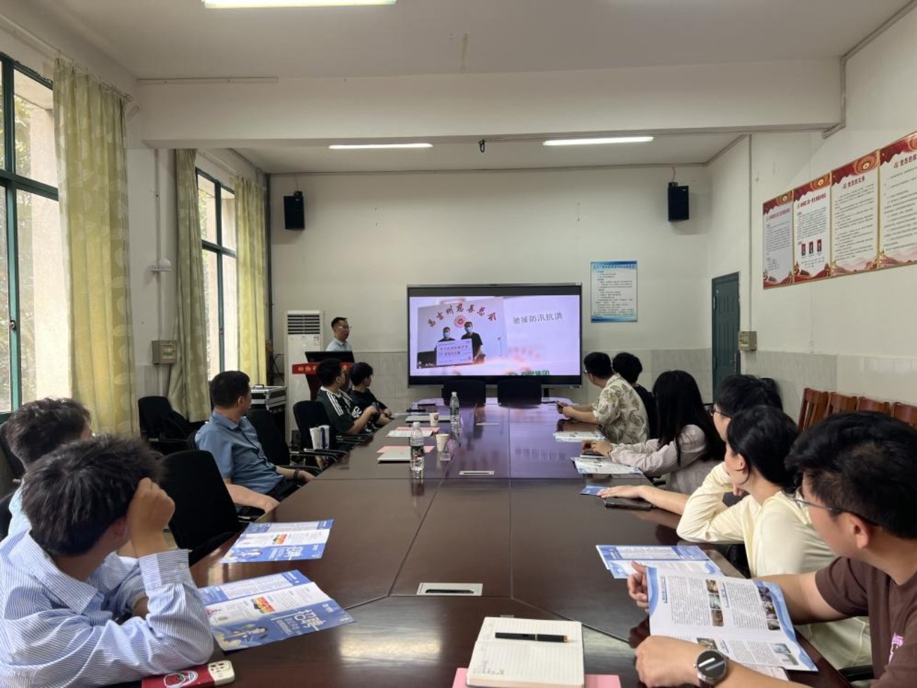 校企合作等议题进行深入交流
