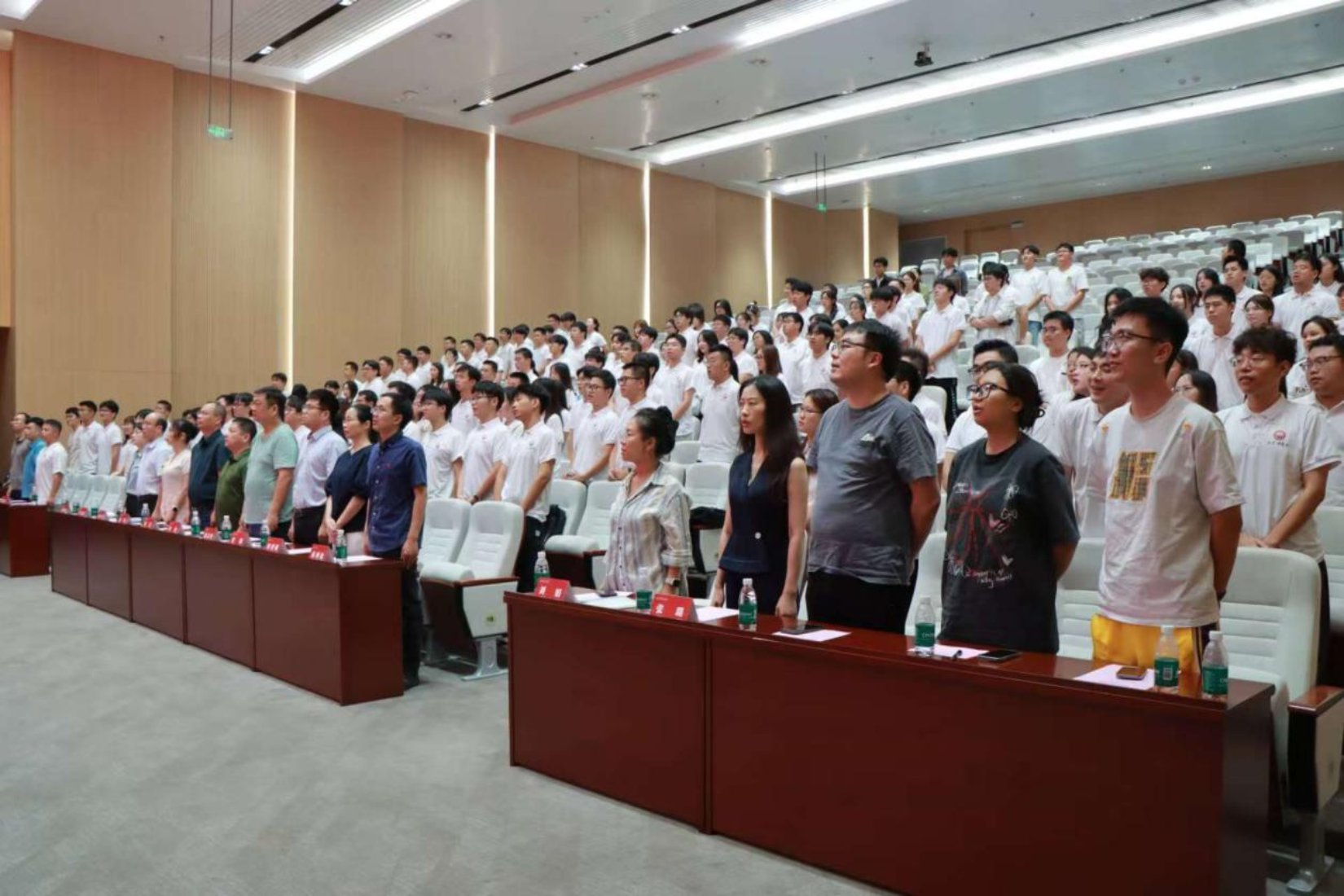 开学典礼伊始