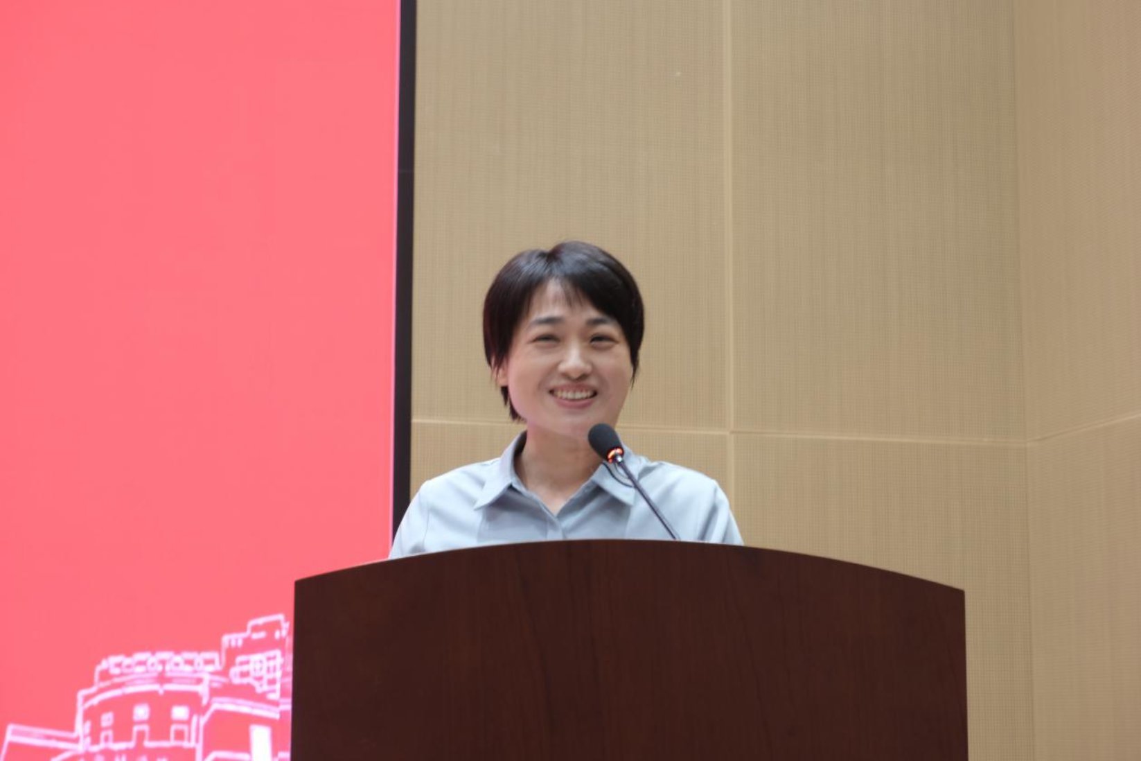 向辛勤付出的老师们致以敬意