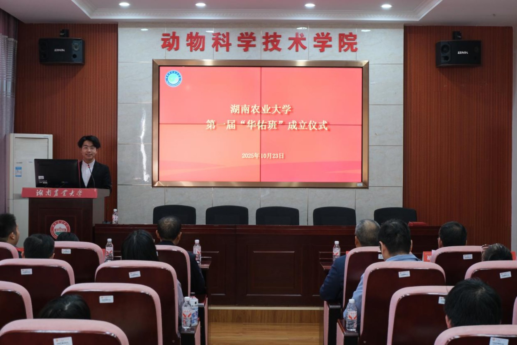 厂长林荣卫等企业代表