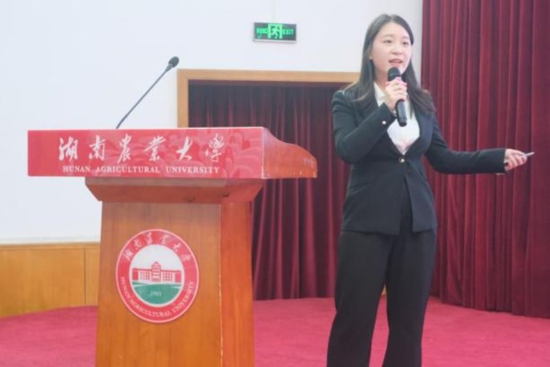 创新创业与就业指导处副处长凌露以及与