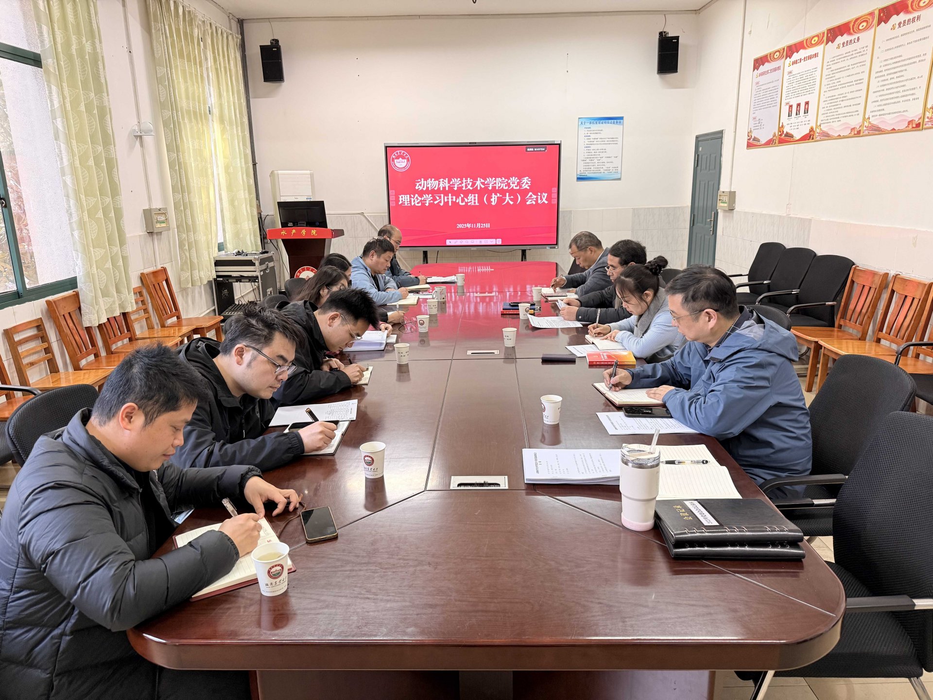 80fbab79eed655ebaf9ec46b859b4d8.jpg 全体成员集中88看球nba直播吧ap
