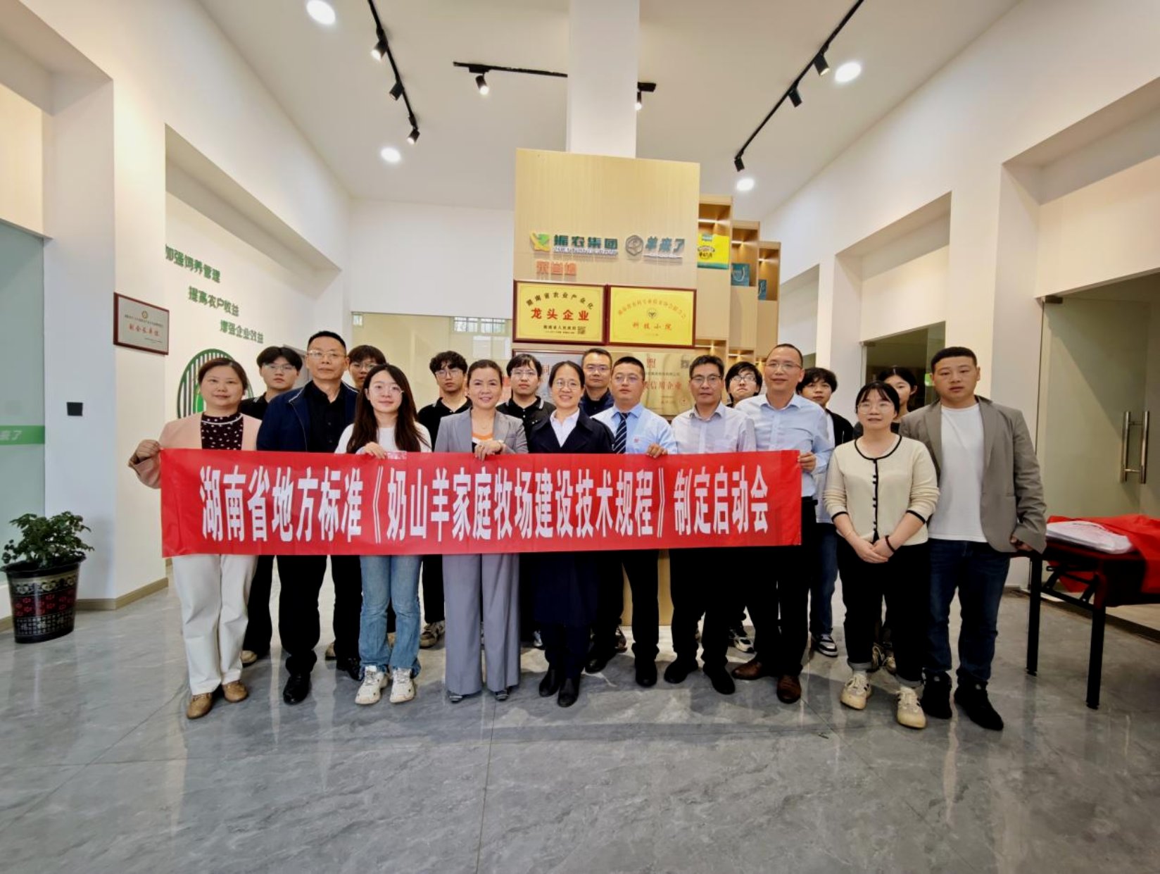 19名党员深入基层一线
