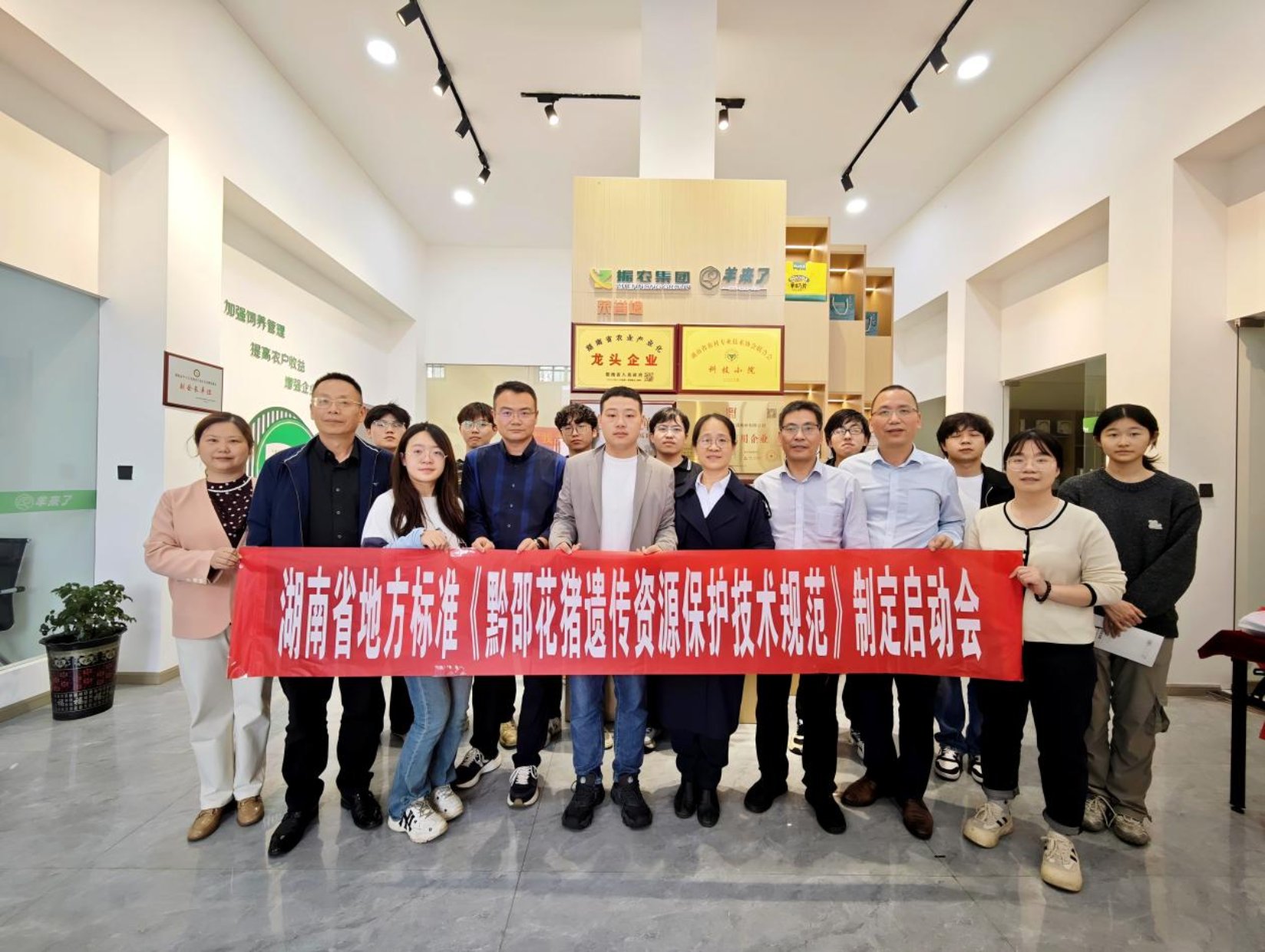 推动党建与业务深度融合