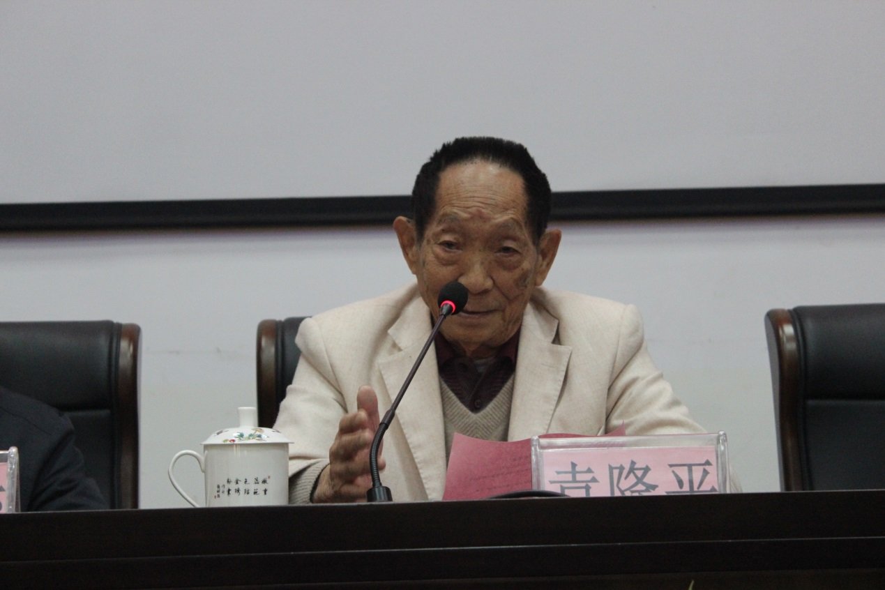 湖南杂交水稻研究中心主任袁隆平院士