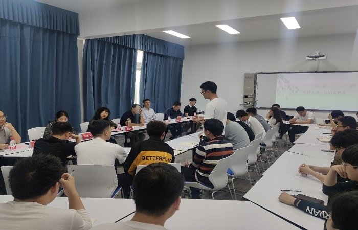 延伸阅读鼓励在场的研究生要充分利用求