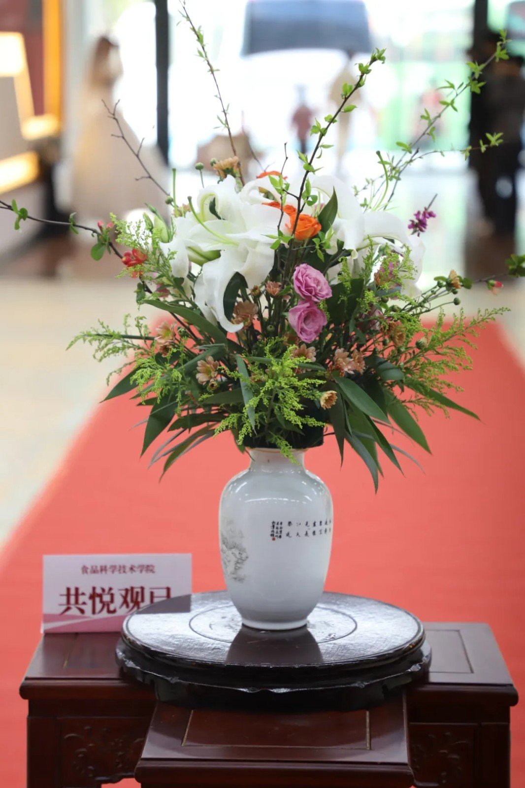 W020240413094162069787.jpg 女同学们纷纷撕下“女子无才便是德”