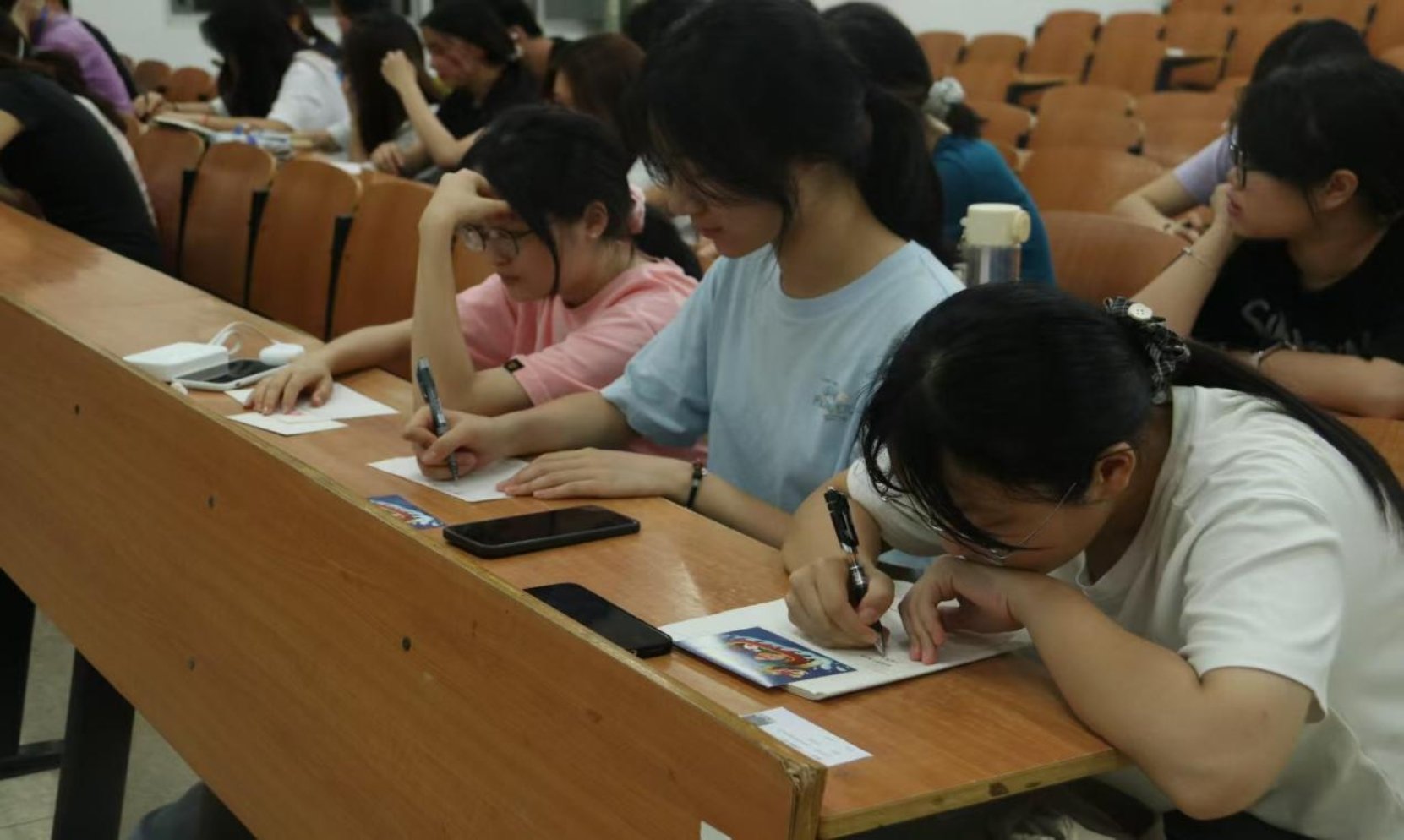 丰富晚自习育人载体