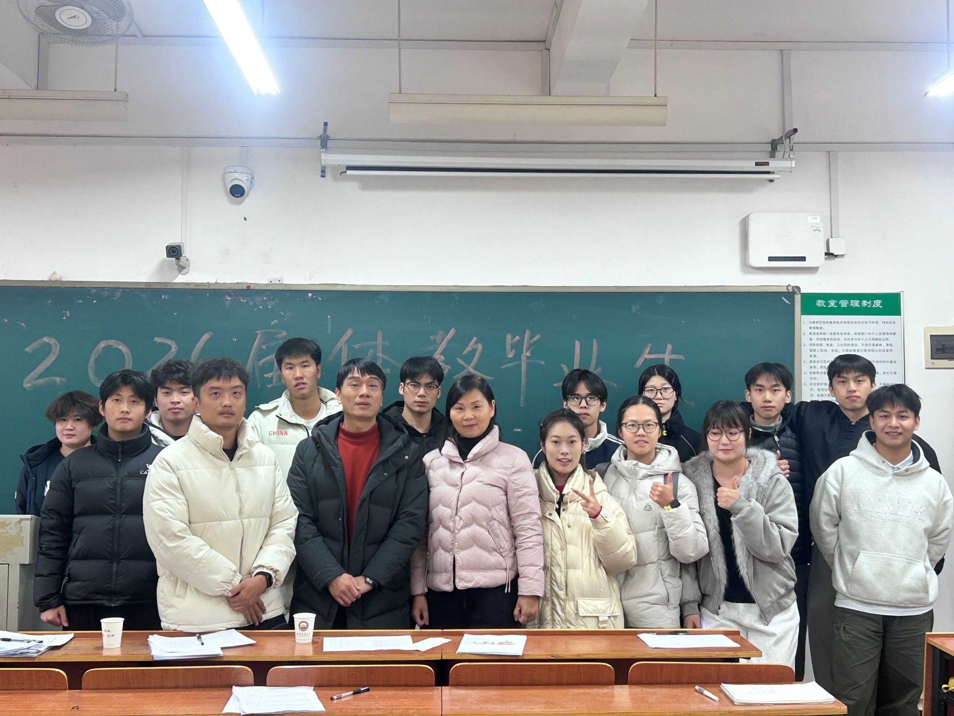 image.png 毕业生通过PPT展示