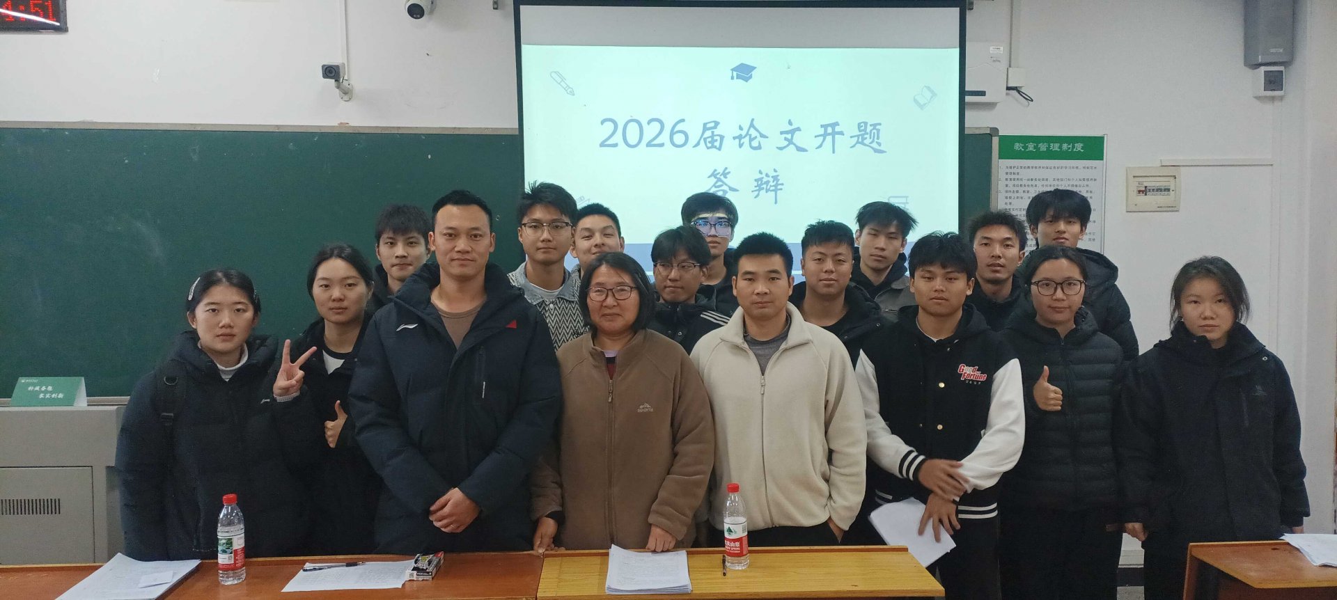 image.png 每组由3位专业教师担任评审