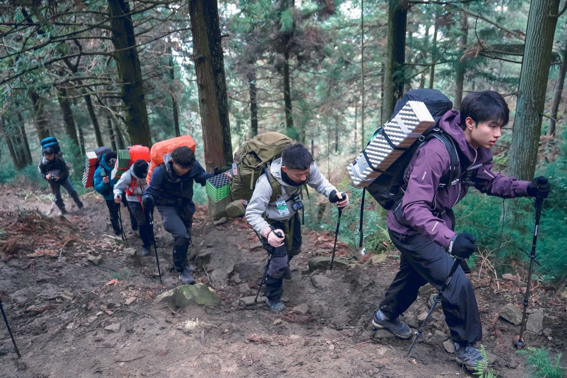 并与真实山地徒步活动有机融合