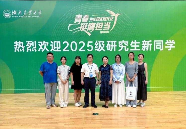 图片1.png 迎新现场气氛热烈而井然有序