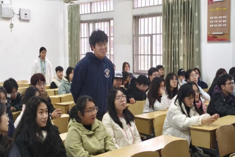 引导同学们在感悟榜样力量