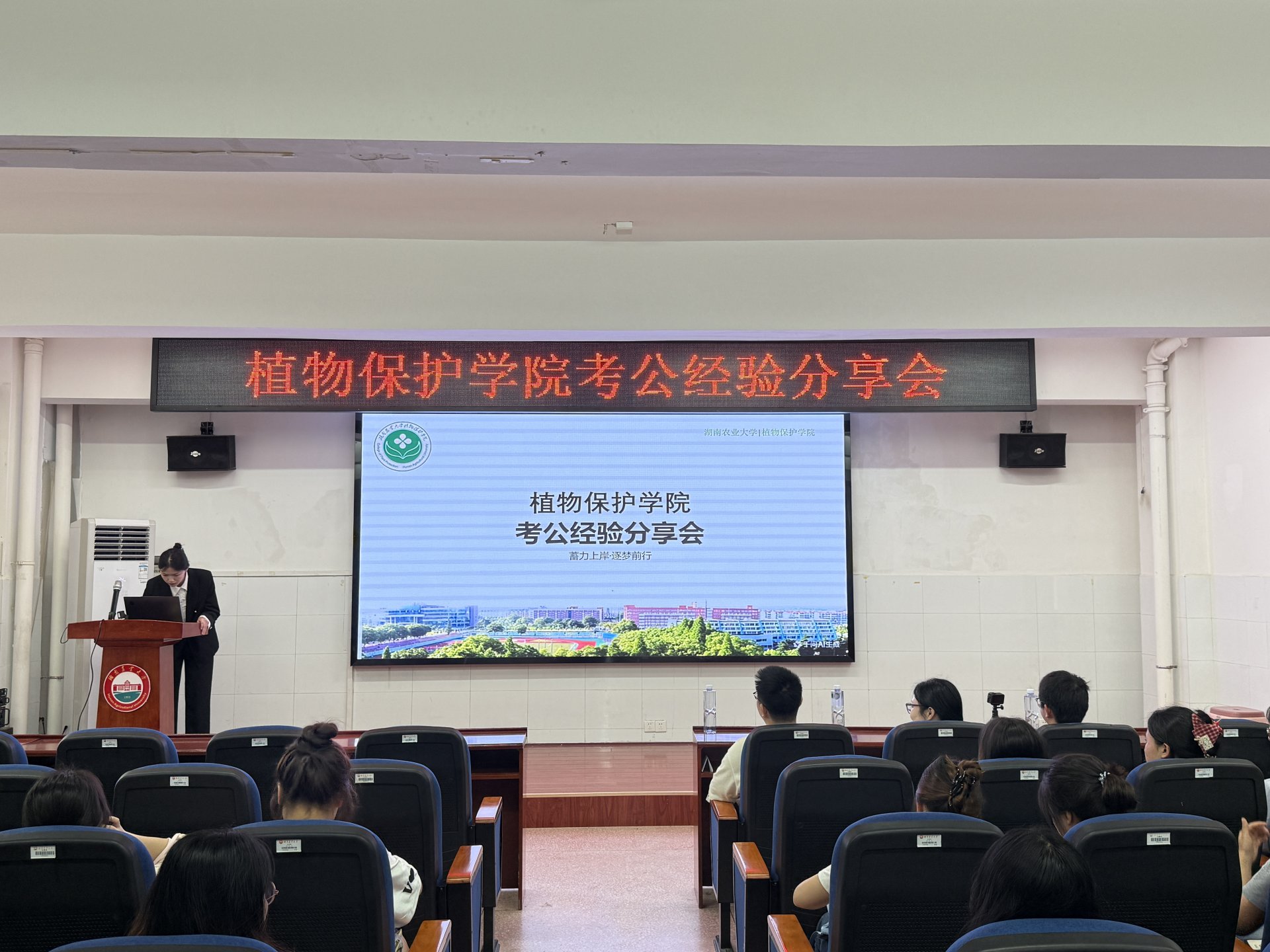 微信图片_20260415152042_830_191.jpg 海关的优秀毕业生