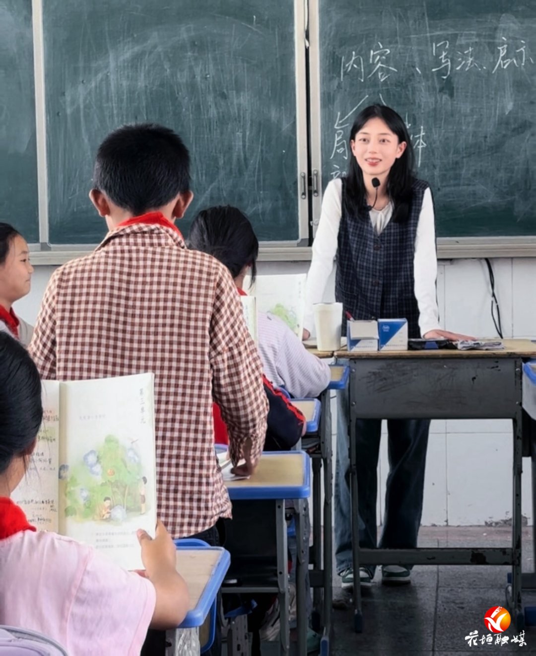 望高村村支两委和驻村工作队在望高小学